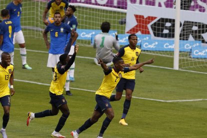 Félix Torres puso la igualdad para Ecuador.