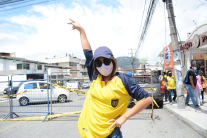Michelle Anzules llegó desde Manta y estuvo emocionada por su primera vez en el estadio alentando a la Tri.