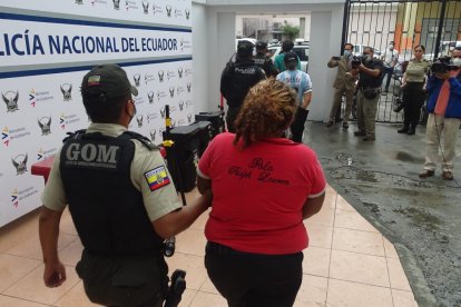 Entre los detenidos se encuentra una mujer, quien registra antecedentes penales.