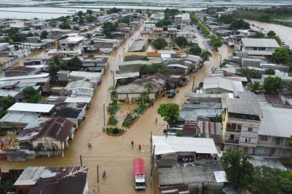 El inicio de la temporada invernal ahoga varios cantones.