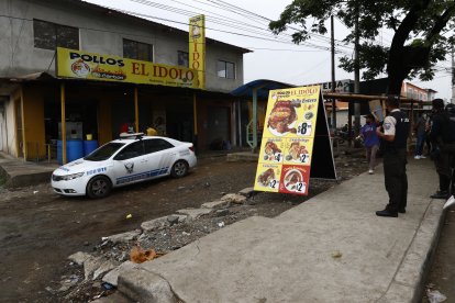 El acontecimiento ocurrió en un asadero de pollos. Cuatro sujetos intentaron asaltar al dueño y los empleados.