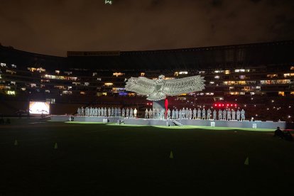 El Monumental vivió a lo grande la Noche Amarilla y tuvo como principal figura al Apache, pero el Kitu y Castillo recibieron el cariño de sus hinchas.
