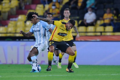 Barcelona y Guayaquil City empatan en el primer tiempo.