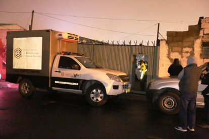 La policía continúa indagando si los fallecidos pertenecen a una banda.