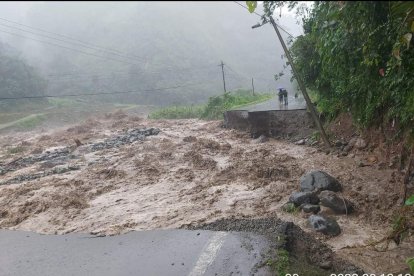El panorama es devastador en la carretera del cantón La Maná.