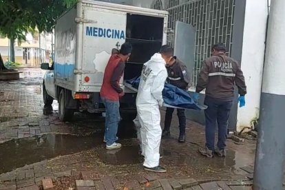 Los otros internos descubrieron su cuerpo.