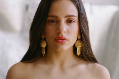 Rosalía posó desnuda para una revista.