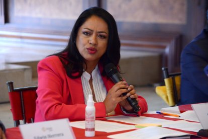 Paola Pabón, prefecta de Pichincha, defendió el valor adicional que se cobrará.