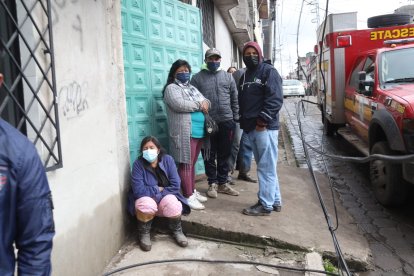 Familiares esperaban noticias de las desaparecidas.