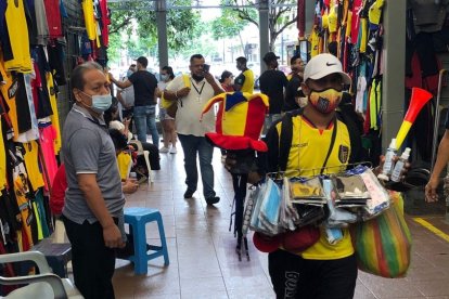 El movimiento en la Bahía, centro de Guayaquil, se empezó a mover previo al partido de Ecuador.