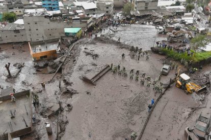 De esta zona, los miembros de socorro extrajeron tres cadáveres, la mañana de ayer.