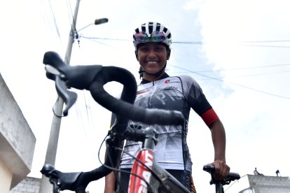 La ciclista cuencana Ana Vivar es campeona nacional juvenil y representó al país en el último Mundial de Ciclismo, en Bélgica.
