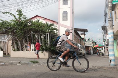 Algunas personas que habitan en los alrededores de la iglesia están atemorizadas.