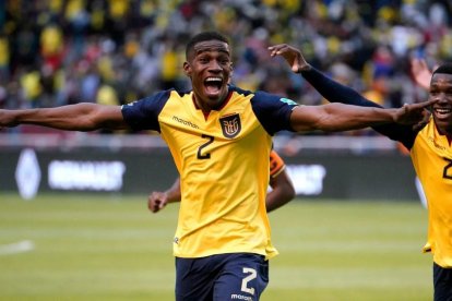 Félix Torres, un defensa con gol de Ecuador.