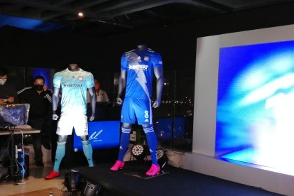 La camiseta de Emelec fue presentada.