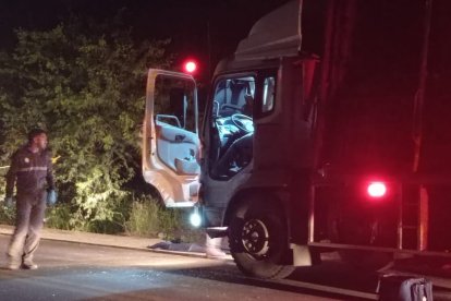 El camión que era conducido por la víctima.