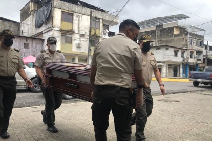 Los restos de los gendarmes fueron llevados a Quito.