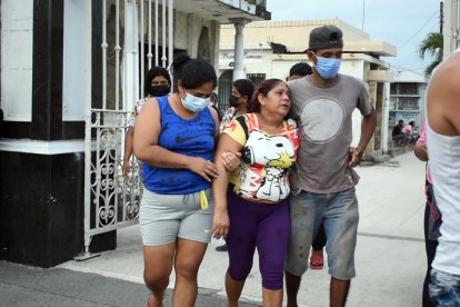 La familia lloraba desconsoladamente la muerte inesperada de Walter Guamán Alvarado.