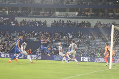 El lateral izquierdo Bruno Pittón sorprendió con su recorrido para defender y atacar.