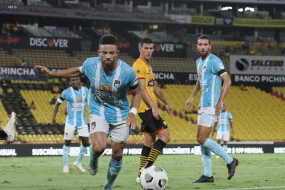 Los aficionados del balompié ecuatoriano necesitan de varias aplicaciones, para observar a sus equipos favoritos.