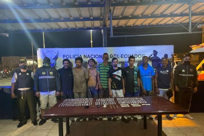 Los sospechosos puestos a órdenes de las autoridades y las evidencias entregadas al Centro de Acopio de la Policía.