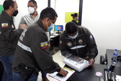 El gerente del canal de televisión confirmó que existe una denuncia sobre presunto sobreprecio en los acuerdos.