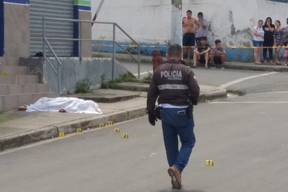 Familiares de Santiago Gregorio Díaz Quiroz lloraban desconsolados su trágico deceso.