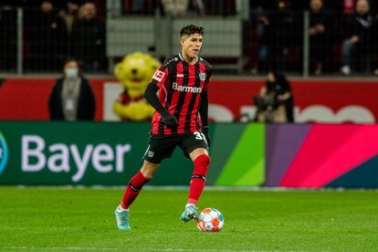 El defensa ecuatoriano Piero Hincapié es titular en Bayer Leverkusen.