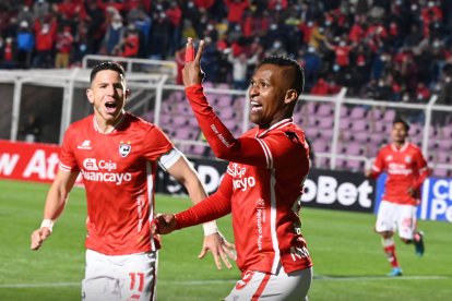El Chiqui Guerrero celebra tras marcar su doblete con Cienciano en el inicio del campeonato peruano.