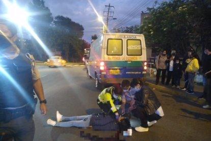 Los paramédicos la encontraron sin signos vitales cuando llegaron.