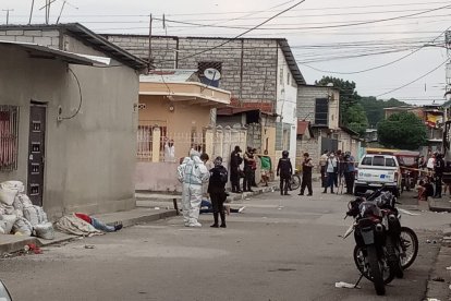 a tarde de este domingo, dos ciudadanos fueron asesinados en la cooperativa Proletarios sin tierra, en el sur del Puerto Principal.
