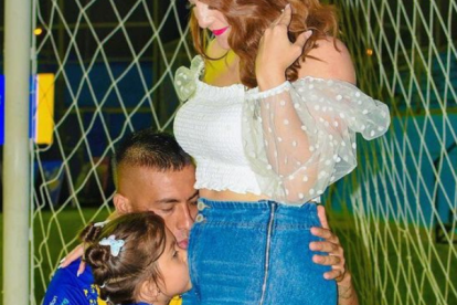 Todo el amor en la cancha, Andrés Chicaiza, Noelia y su esposa Daniela Hermosa y su próximo bebé.