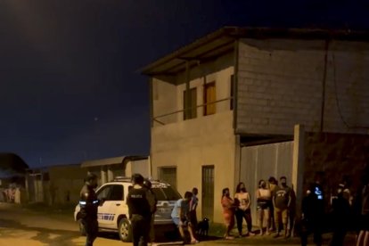 La Policía llegó al domicilio de la víctima para conocer pormenores del deceso.