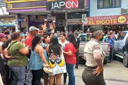 Allegados del alcalde acudieron hasta el lugar del suceso para corroborar la terrible noticia.