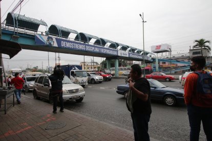 En este lugar, ubicado en la vía principal del cantón Durán, fueron colgados los cadáveres.