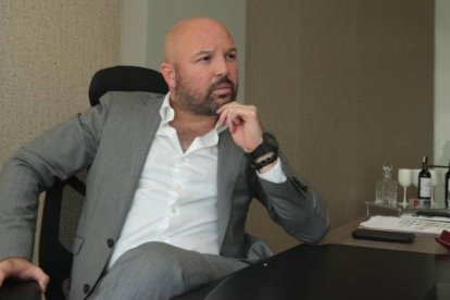 Miguel Ángel Loor, presidente de la LigaPro, asegura que el titular de la FEF estaría presionando para que se le caiga a GolTv un auspicio.