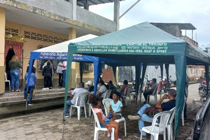 El velatorio del exalcalde Macías se desarrolla con normalidad y en medio del hermetismo de sus familiares.