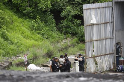 Personal policial acudió al sitio para levantar el cadáver.