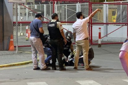 El informe preliminar de la Policía señala que se sospecha que se trataría de un mensaje de algún cartel.