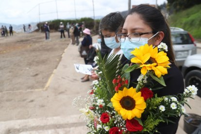 Jaela siente miedo de salir de su casa. Le duele regresar a la cancha en la que ocurrió la tragedia. Aún espera que su padre vuelva.