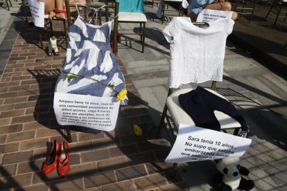 Fuera de la Asamblea se dieron manifestaciones de mujeres a favor de la ley.