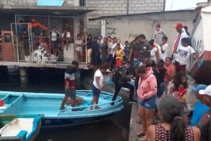 Solo la panga fue rescatada del mar. Las víctimas hasta el mediodía del jueves no aparecían.