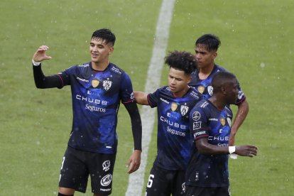 raní de Paraguay y buscará el bicampeonato continental el domingo 20 de febrero de 2022
JOSÉ LÓPEZ
 Actualizado 17/02/2022 17:04
INDEPENDIENTE-SUB20-COPA-LIBERTADORES
Los jugadores de Independiente del Valle celebran el primer gol ante los paraguayos