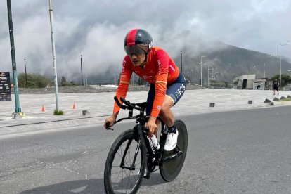 El ciclista carchense se quedó con toda la atención de los espectadores del evento deportivo realizado en Quito.