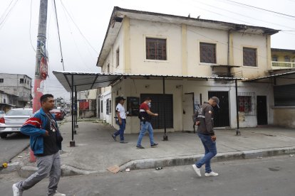 Agentes de la Policía Nacional recorrieron el sitio del suceso.