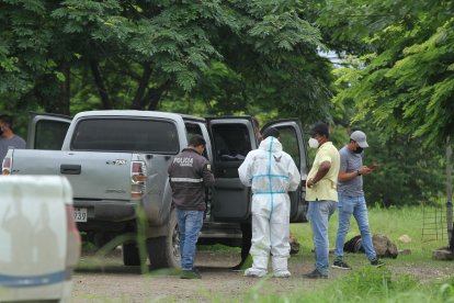 En el sector Peñón del Río, de Durán, fue atacado a tiros un hombre que iba a su casa.