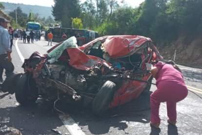 Los vehículos involucrados fueron llevados a los patios de retención de la Policía Nacional.