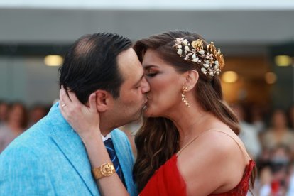 La parejita contrajo matrimonio en Manta. Se espera que la boda eclesiástica sea en los siguientes meses.