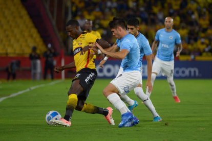 Leonel Quiñónez ha disputado 14  partidos en Copa Libertadores, 10 con Barcelona y 4 con Macará.