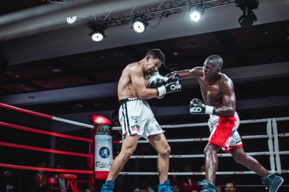 La precisión y la potencia de los golpes de Authentic Mina (d) fueron claves para ganar.